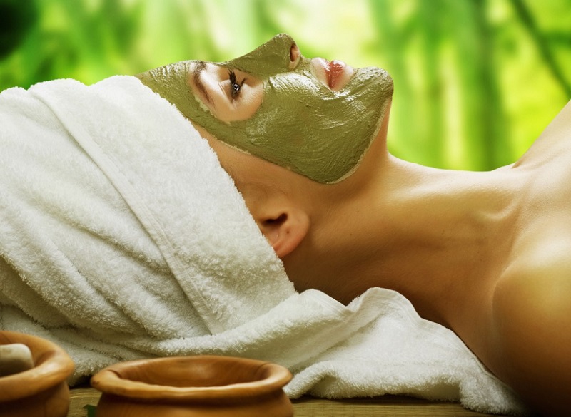 Đắp mặt nạ bột trà xanh và sữa chua giúp dưỡng da hiệu quả