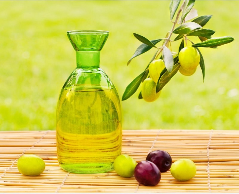 Dầu ô liu có tác dụng làm sạch lỗ chân lông và cấp ẩm