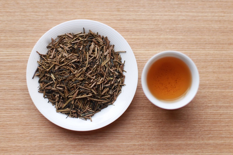 Hojicha cũng được sản xuất dưới 1 quy trình khép kín giống như Matcha