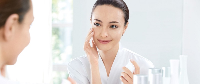 Đắp mặt nạ trà xanh với sữa tươi chống lão hóa, xóa nếp nhăn