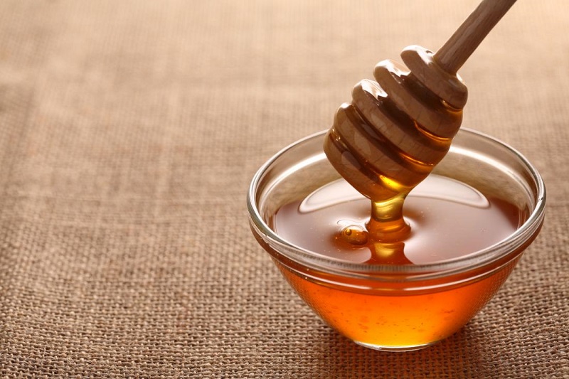 Tuyệt chiêu trị mụn với mật ong thiên nhiên