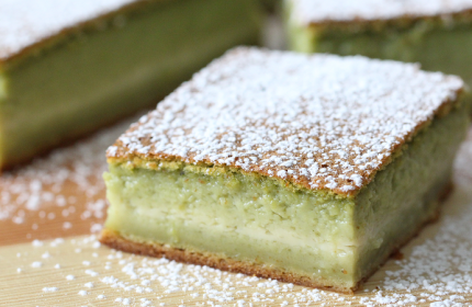 Bánh kẹo matcha thu hút khách trong dịp Tết nguyên đán